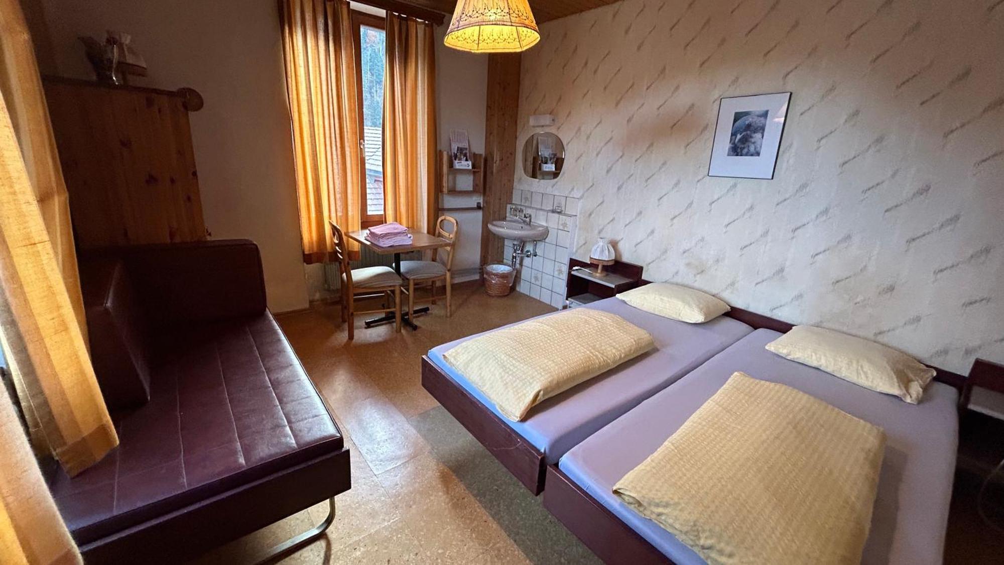 Maison D'Hotes De La Gare Montbovon Rom bilde