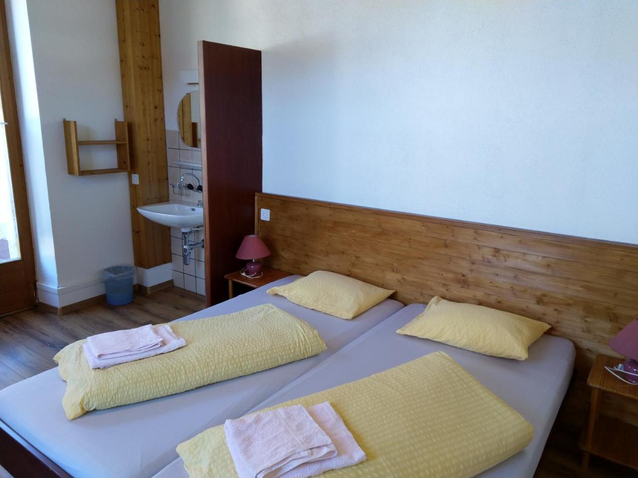 Maison D'Hotes De La Gare Montbovon Rom bilde